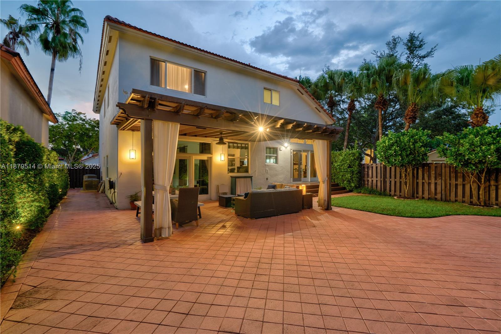 DORAL ISLES-ANTILLES - Residential