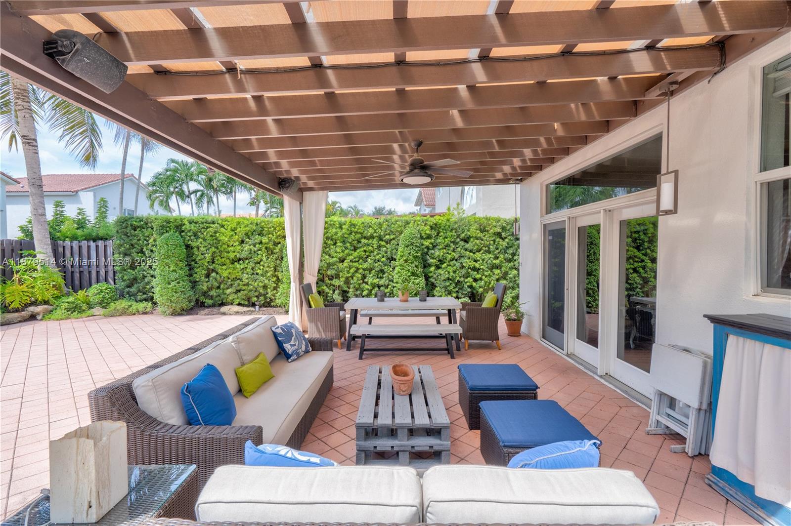 DORAL ISLES-ANTILLES - Residential