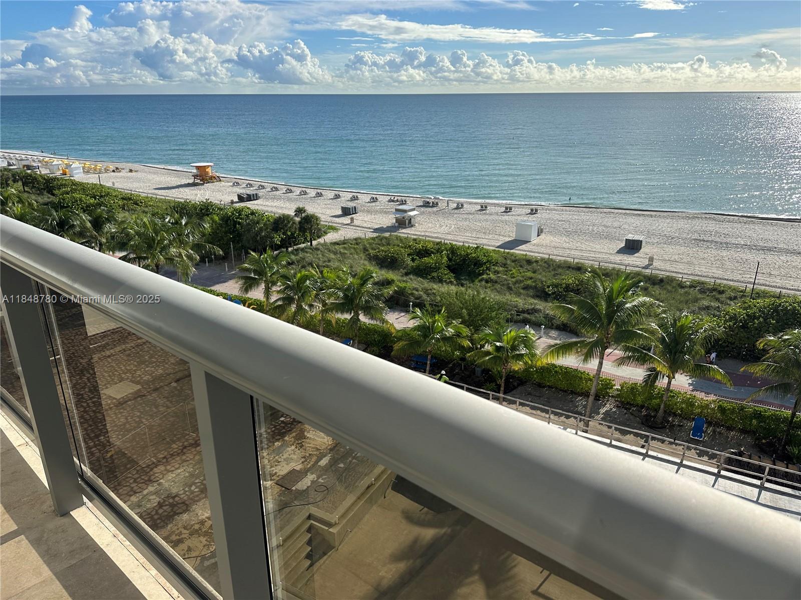 6039 Collins Ave 826