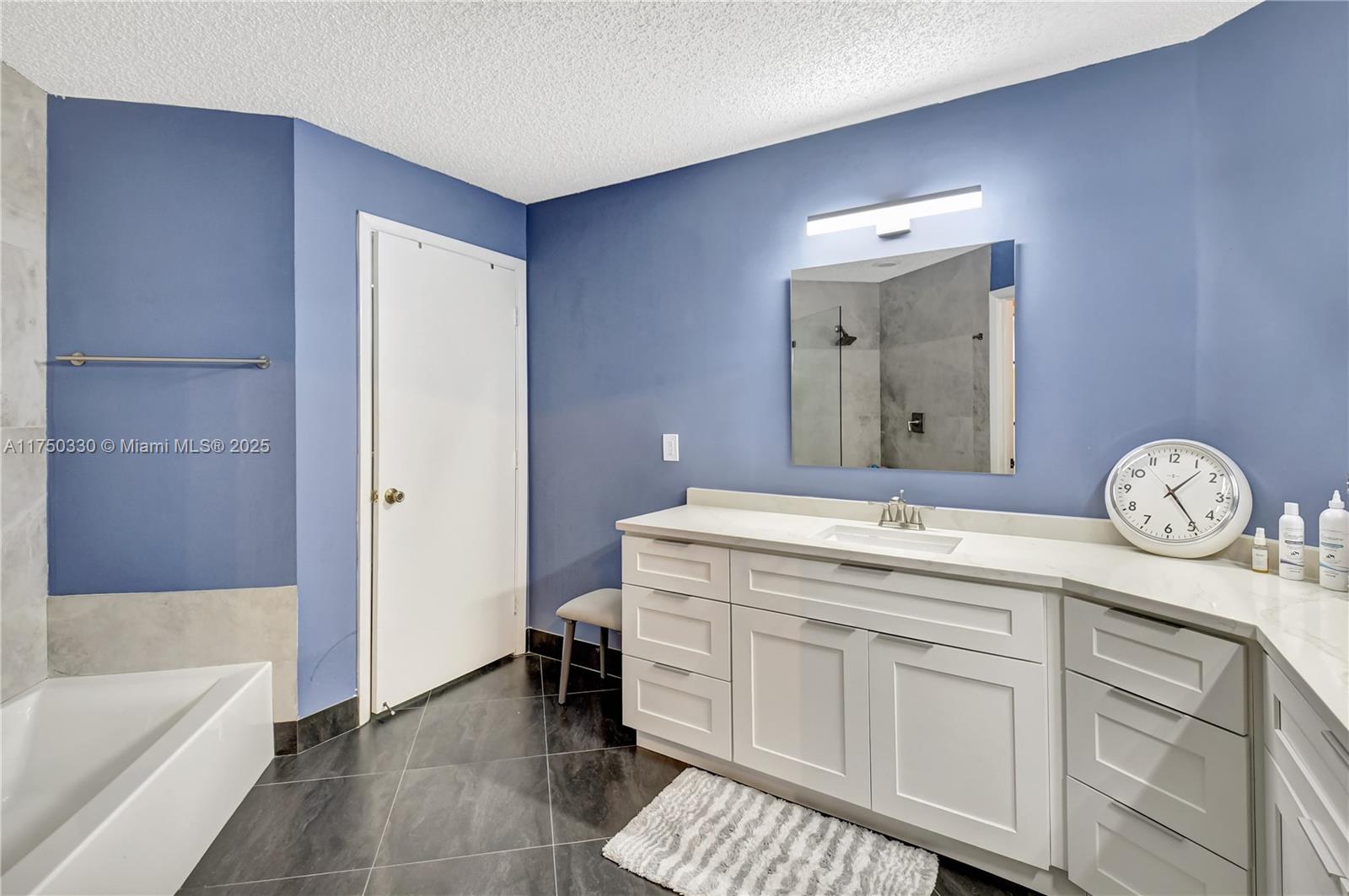 ALEXANDRA VILLAGE CONDO - Residential