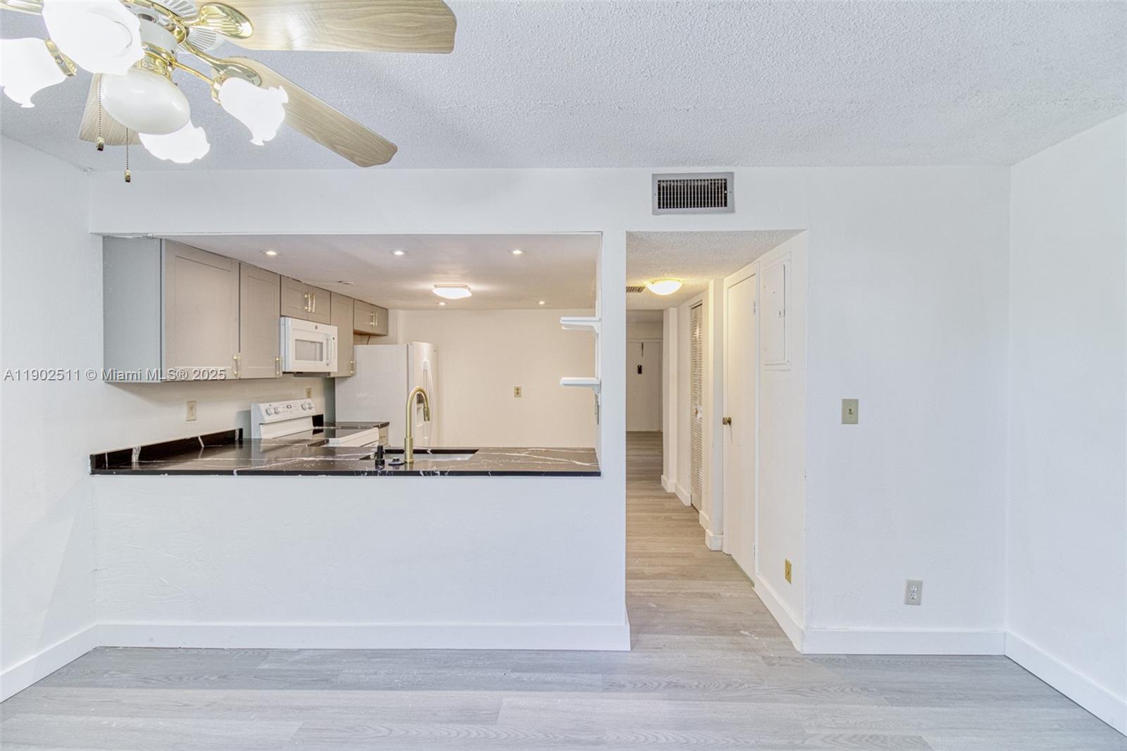 VILLAGE TOWNHOUSES NO TWO - Residential Lease