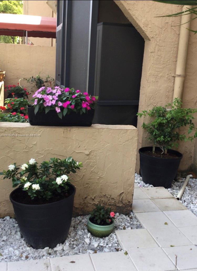 OAKBROOK IV V VI VII COND - Residential