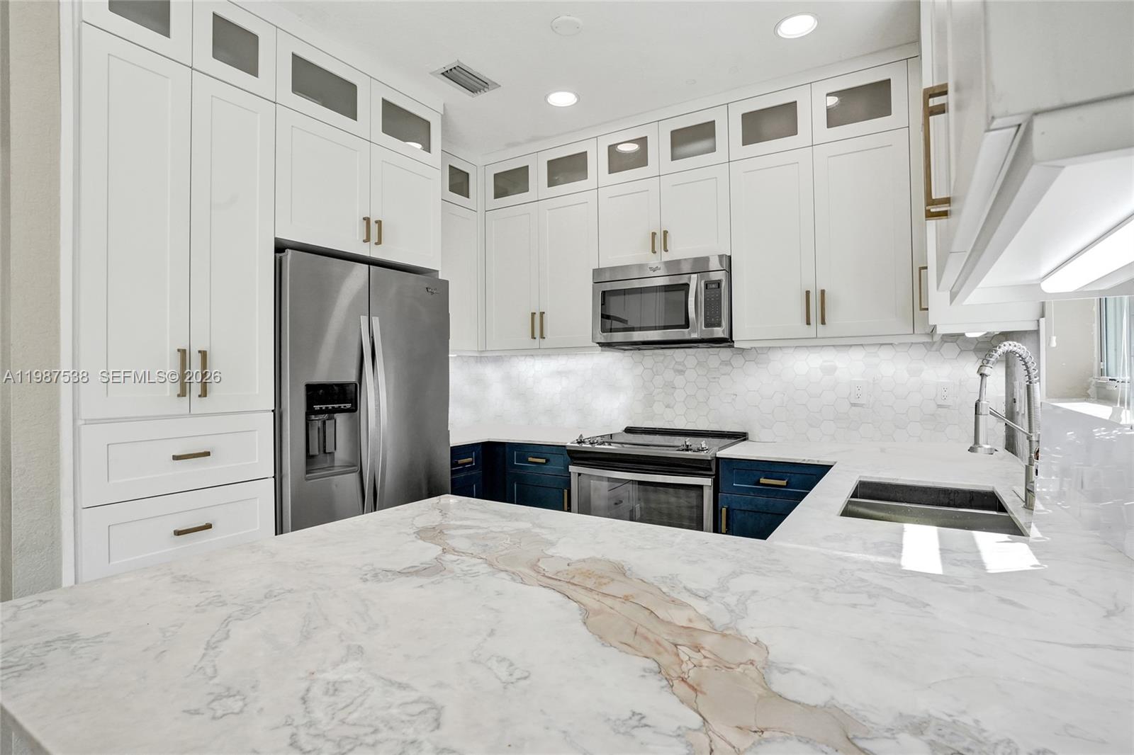 KENDALL BREEZE SOUTH - Residential Lease