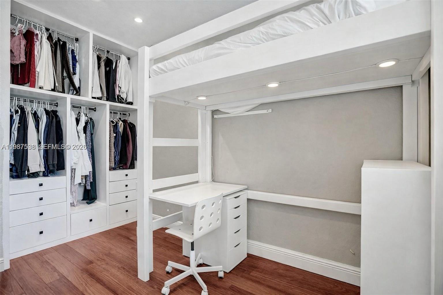 KENDALL BREEZE SOUTH - Residential Lease