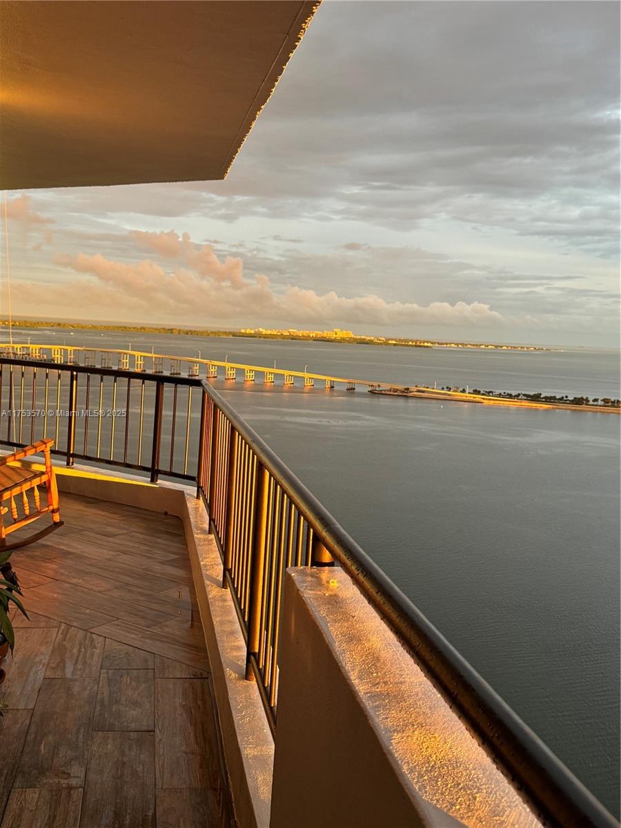 1581 Brickell Ave PH-105
