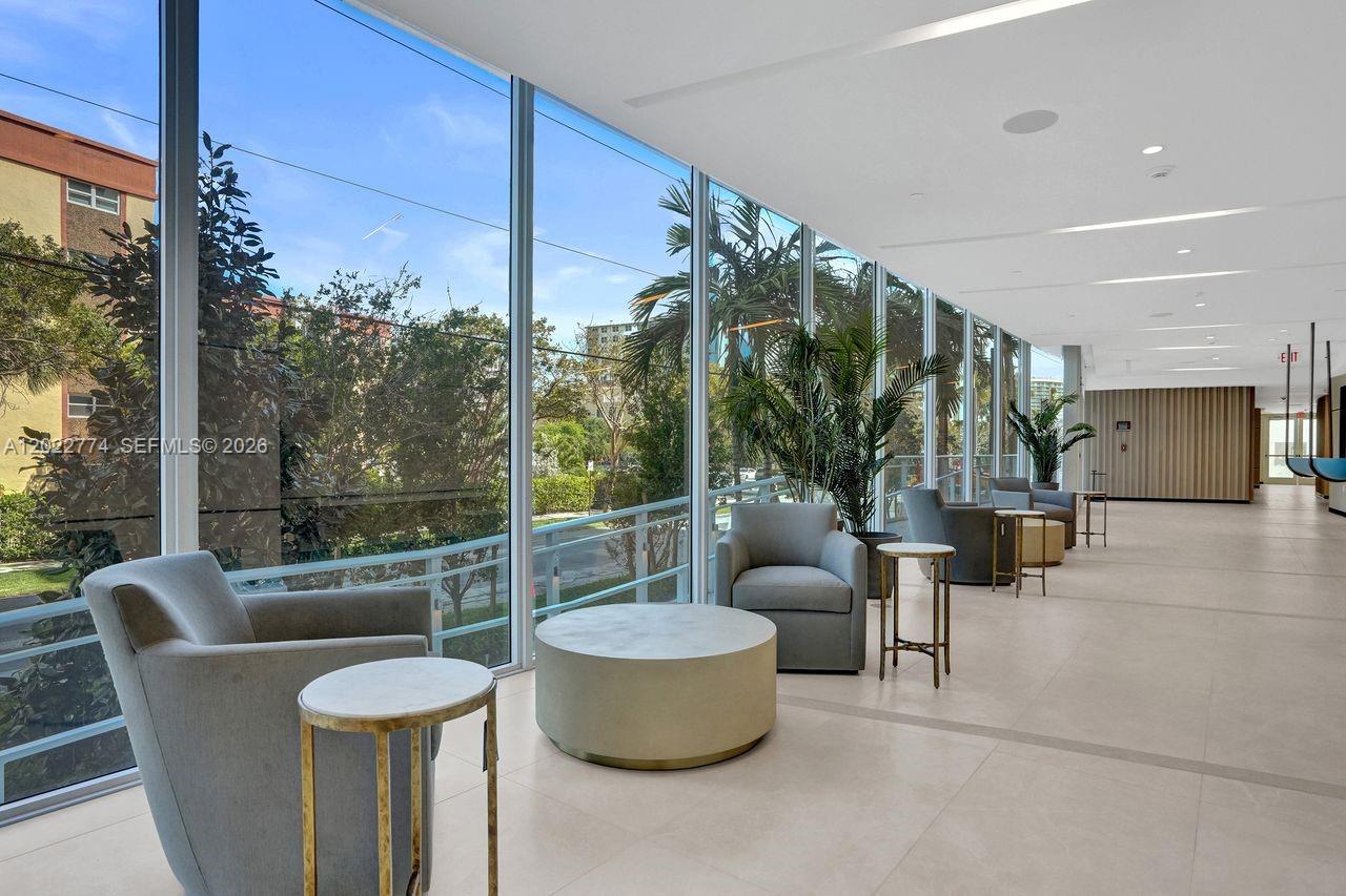 Entourage in the Sun - Residential