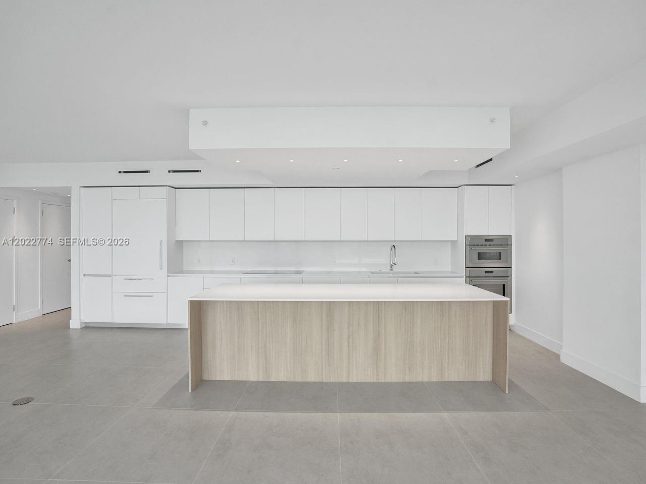 Entourage in the Sun - Residential