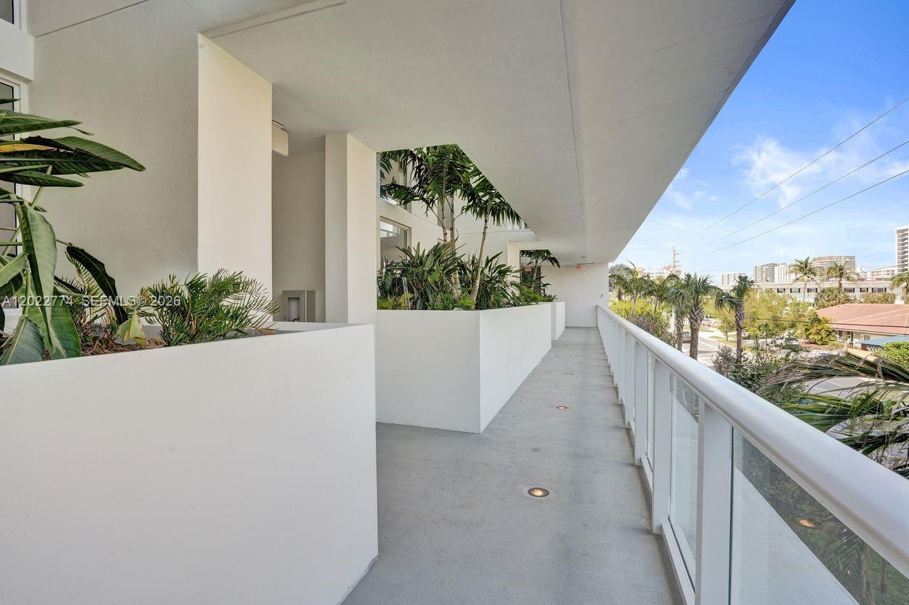Entourage in the Sun - Residential
