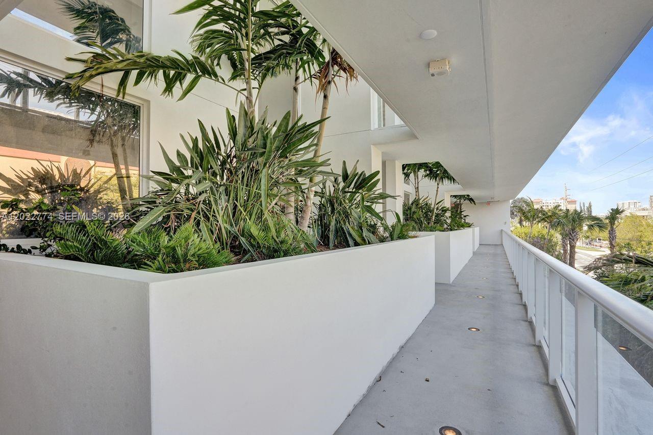Entourage in the Sun - Residential