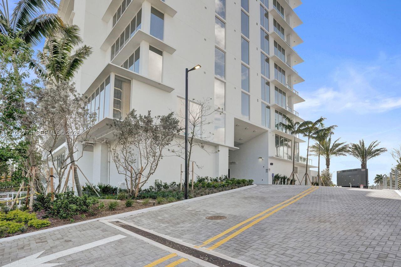 Entourage in the Sun - Residential