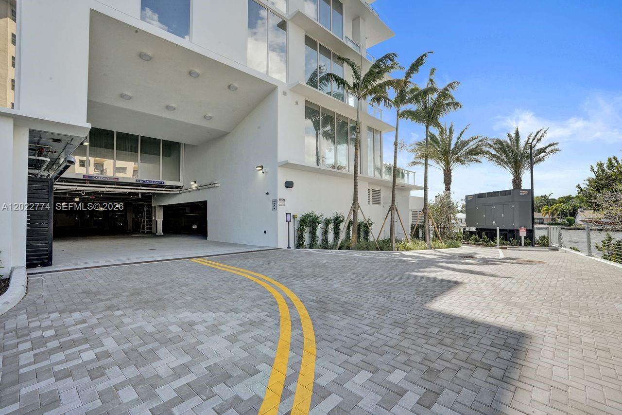 Entourage in the Sun - Residential