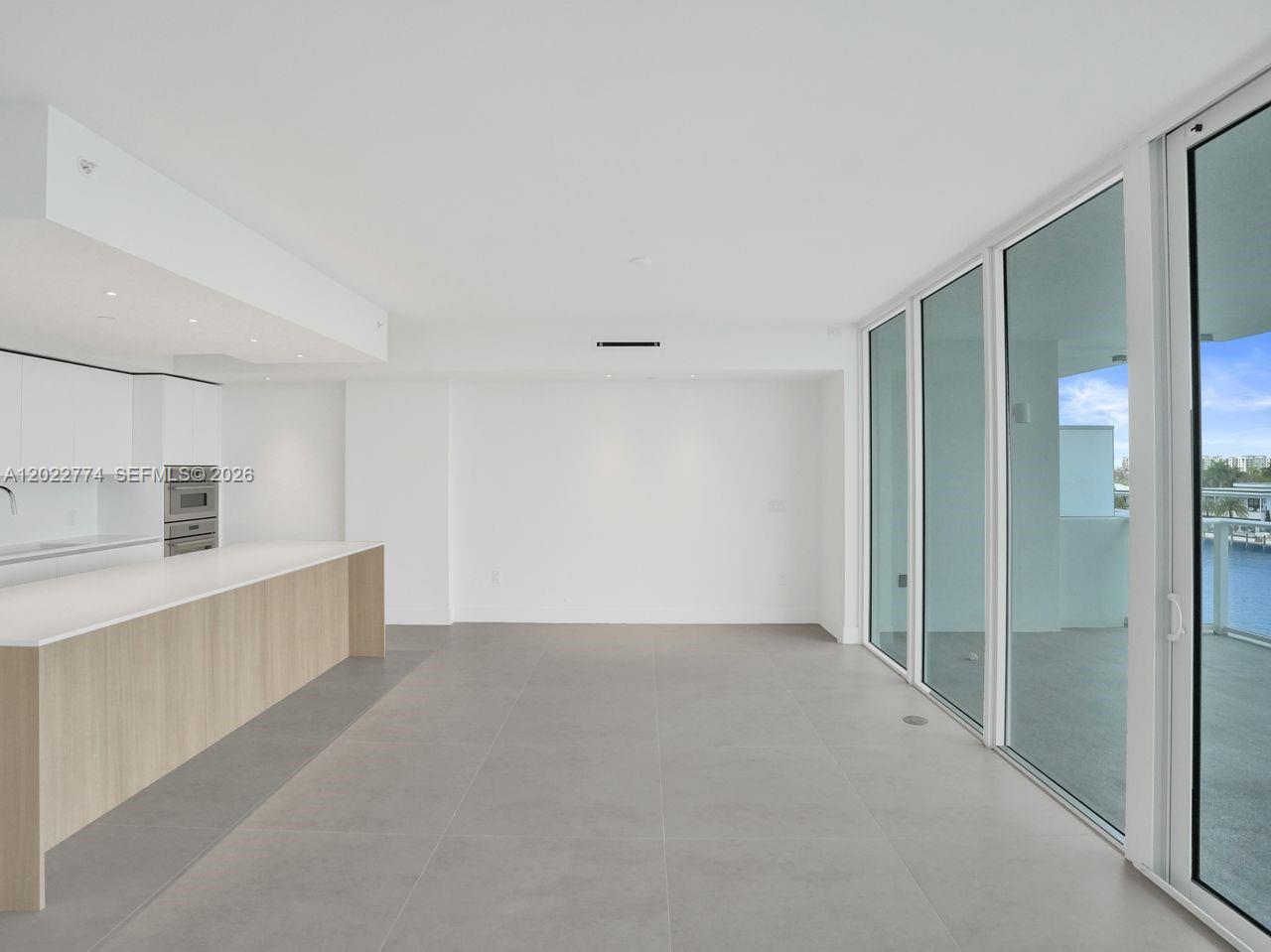 Entourage in the Sun - Residential