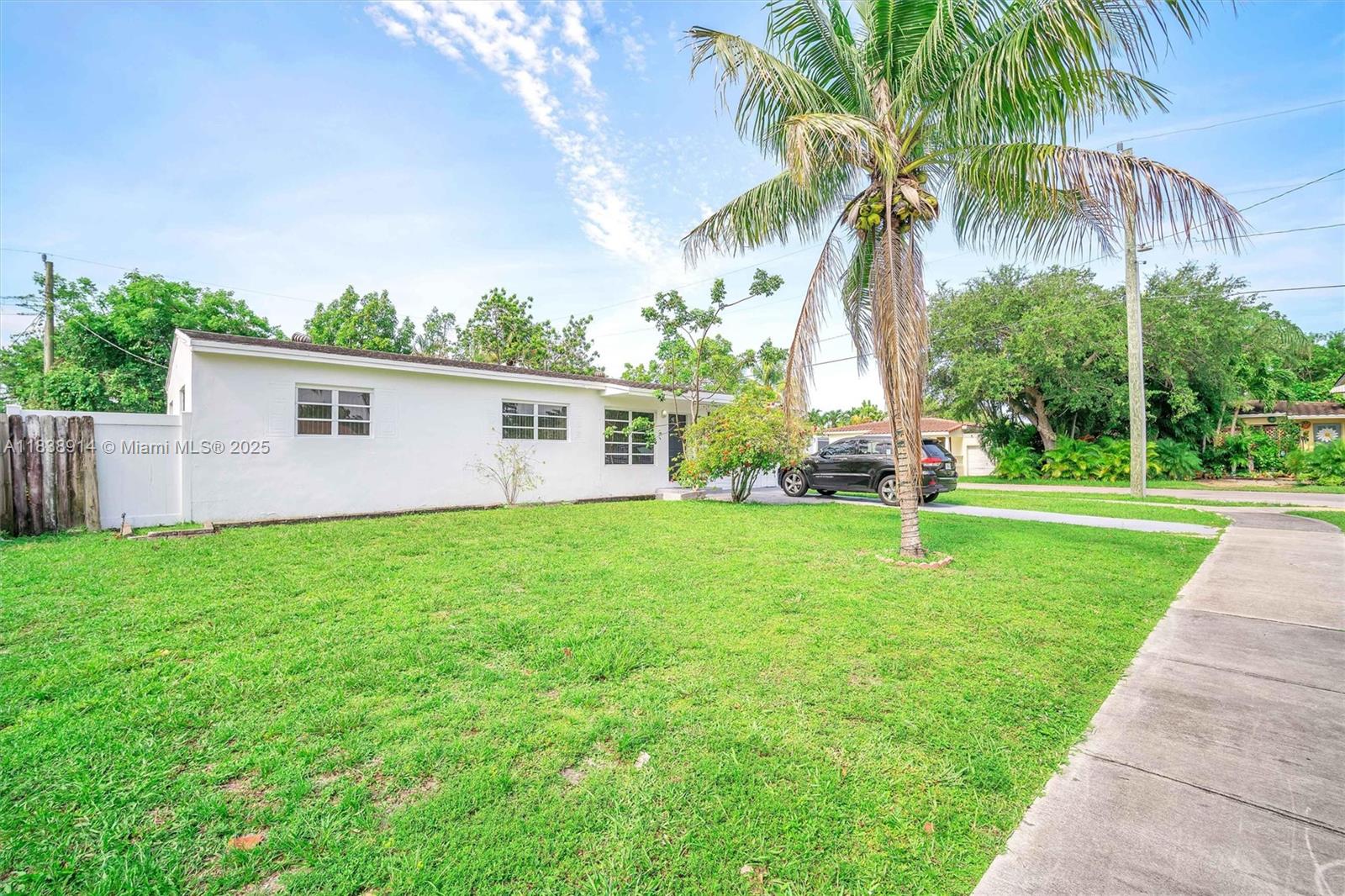 1050 NE 156th St 1050