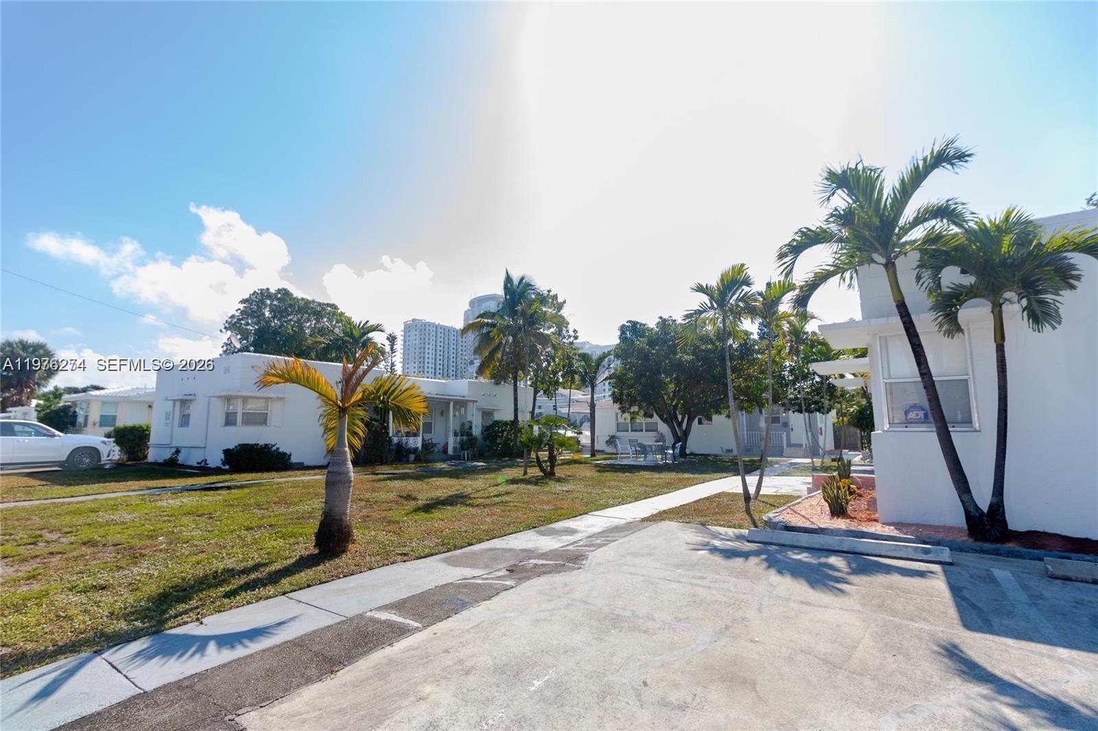 HOLLYWOOD - Residential Lease