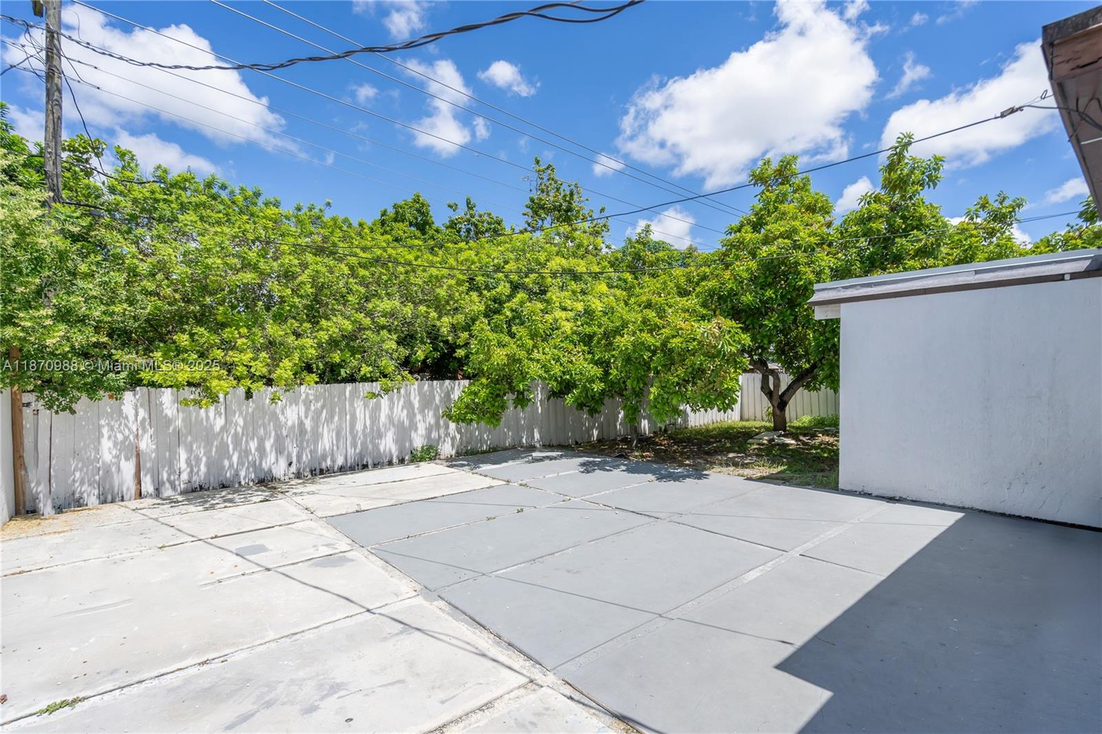 PALM ESTATES - Residential