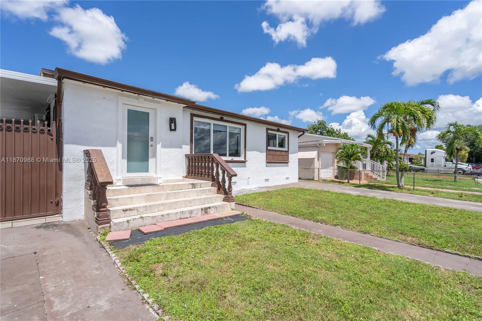 PALM ESTATES - Residential