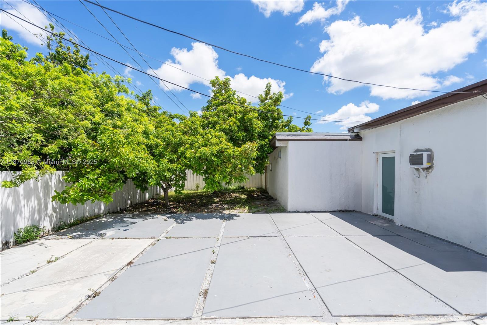 PALM ESTATES - Residential