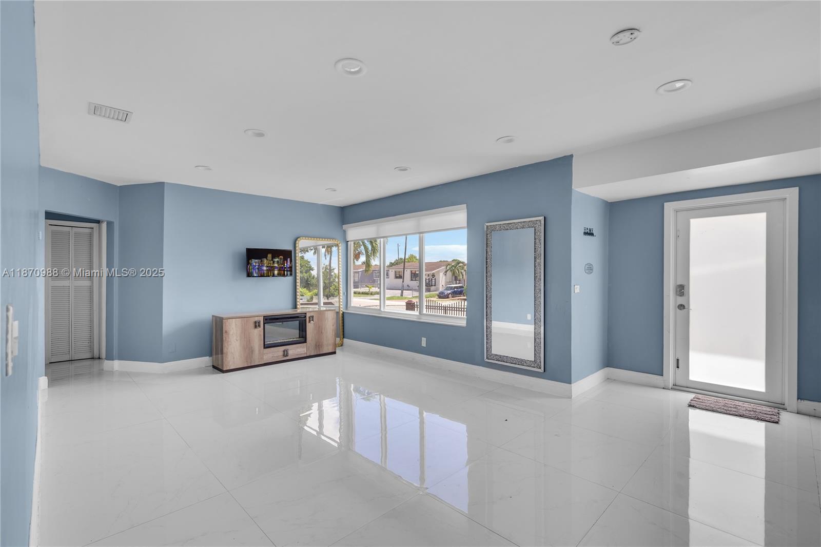 PALM ESTATES - Residential