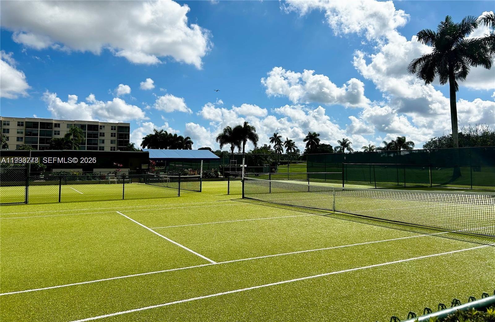 HOLLYBROOK GOLF AND - Residential