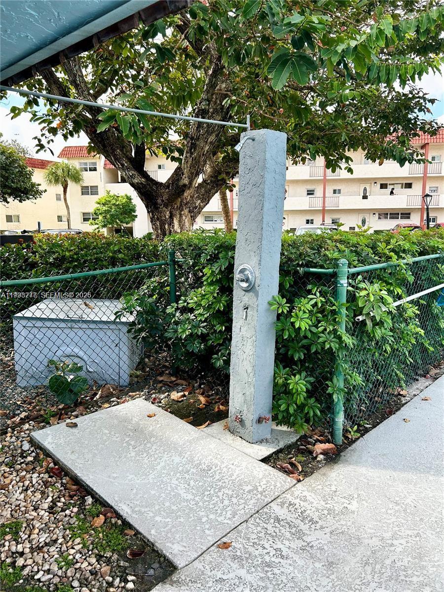 HOLLYBROOK GOLF AND - Residential