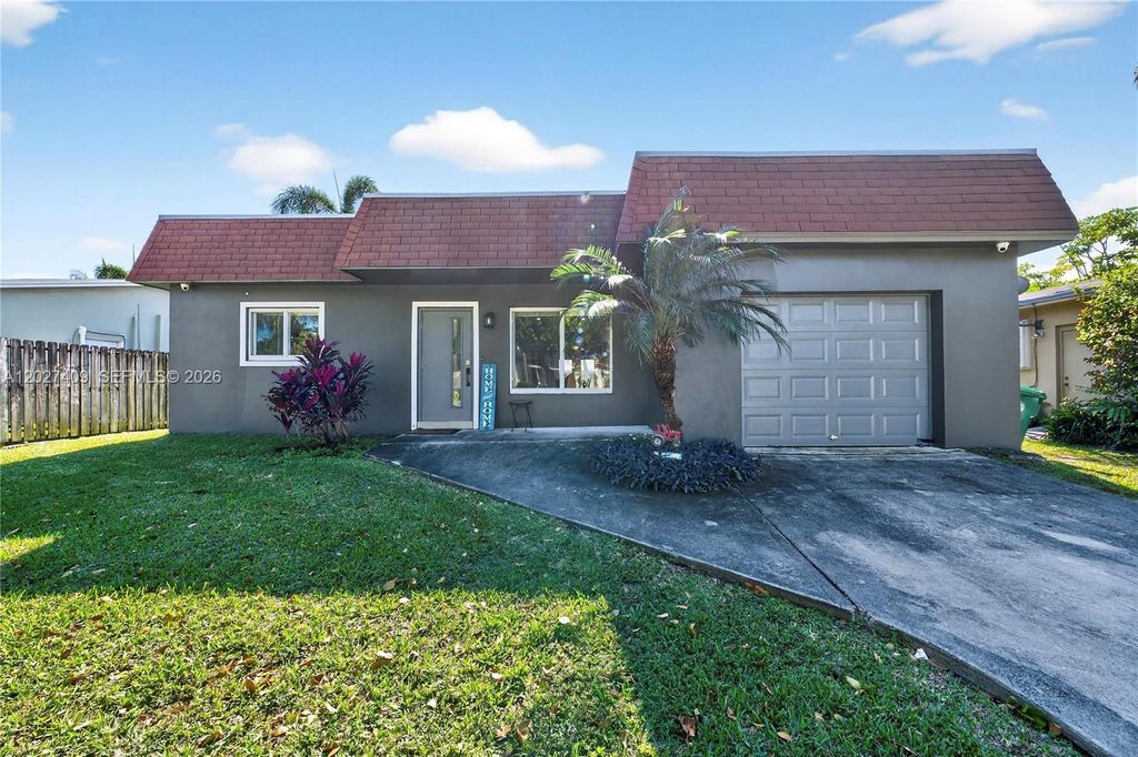 Photo of 204 SE 4th Ter, Dania Beach, FL 33004 (MLS # A12027409)