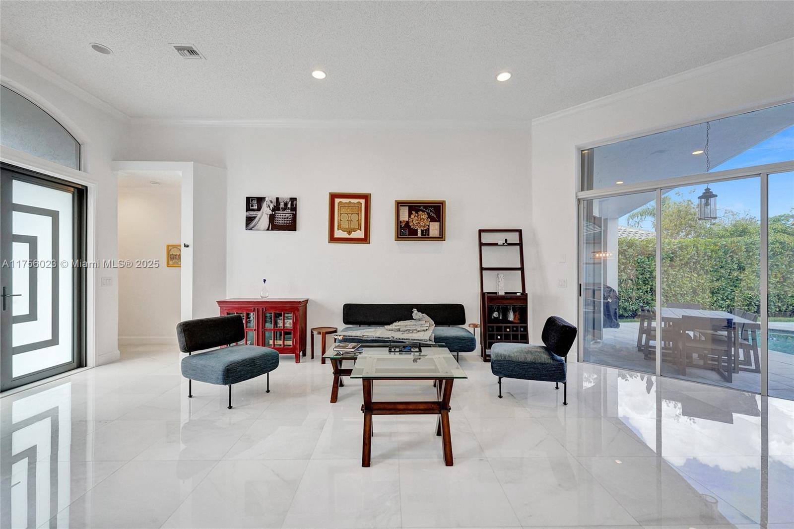 2757 Oakbrook Ln