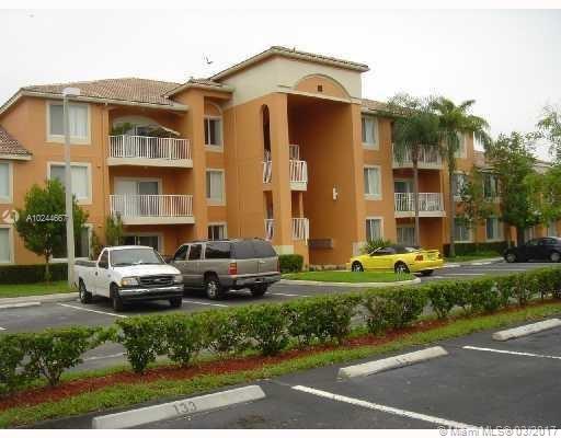 Nice second floor condo with nice floor plan 2/2 bath
Very desirable neighborhood . Call appointments or text
