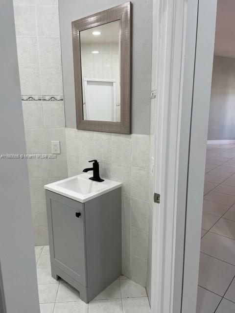 CASTILLIAN SUB - Residential Lease