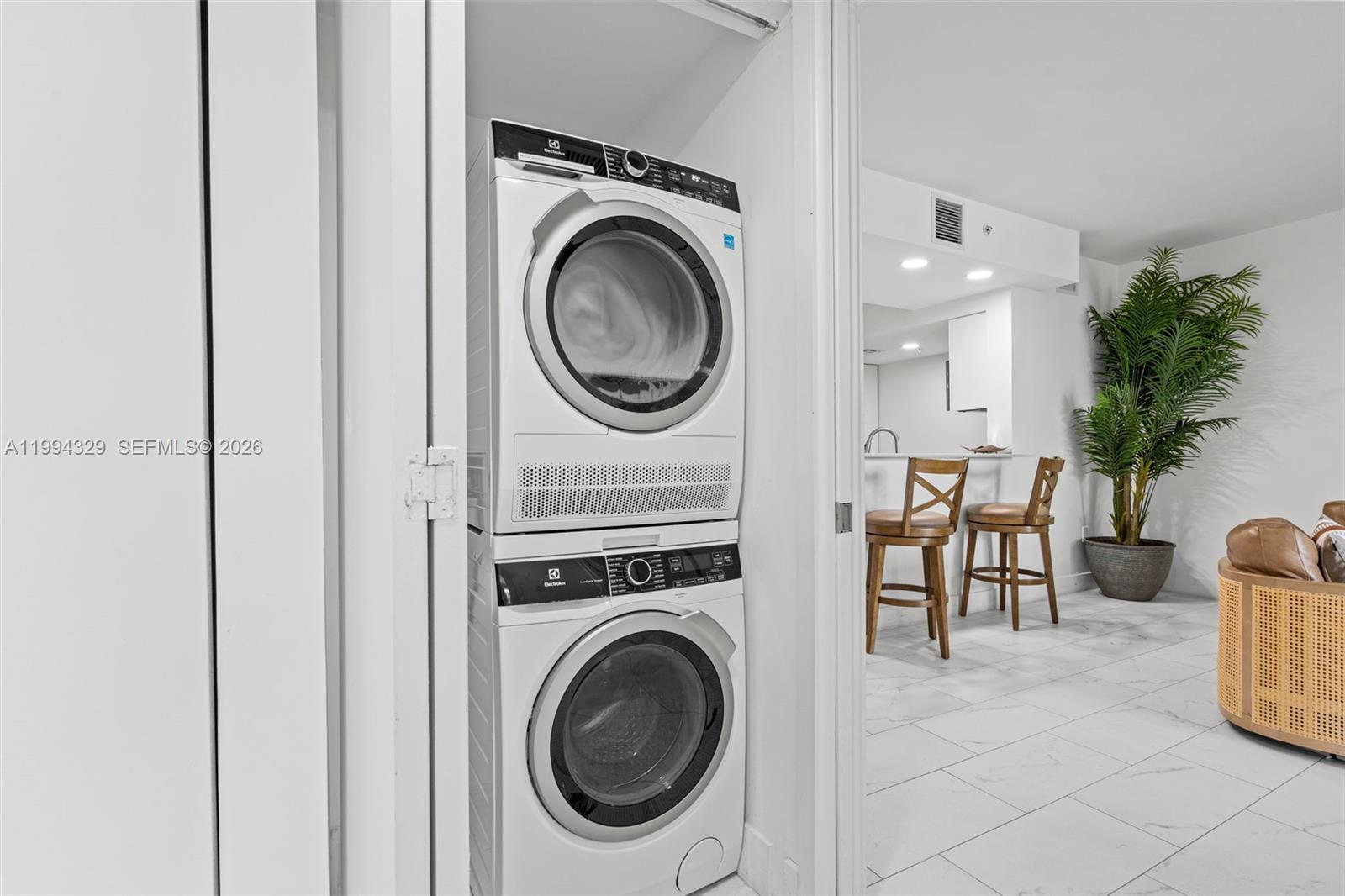 Hollywood 1-21 B - Residential