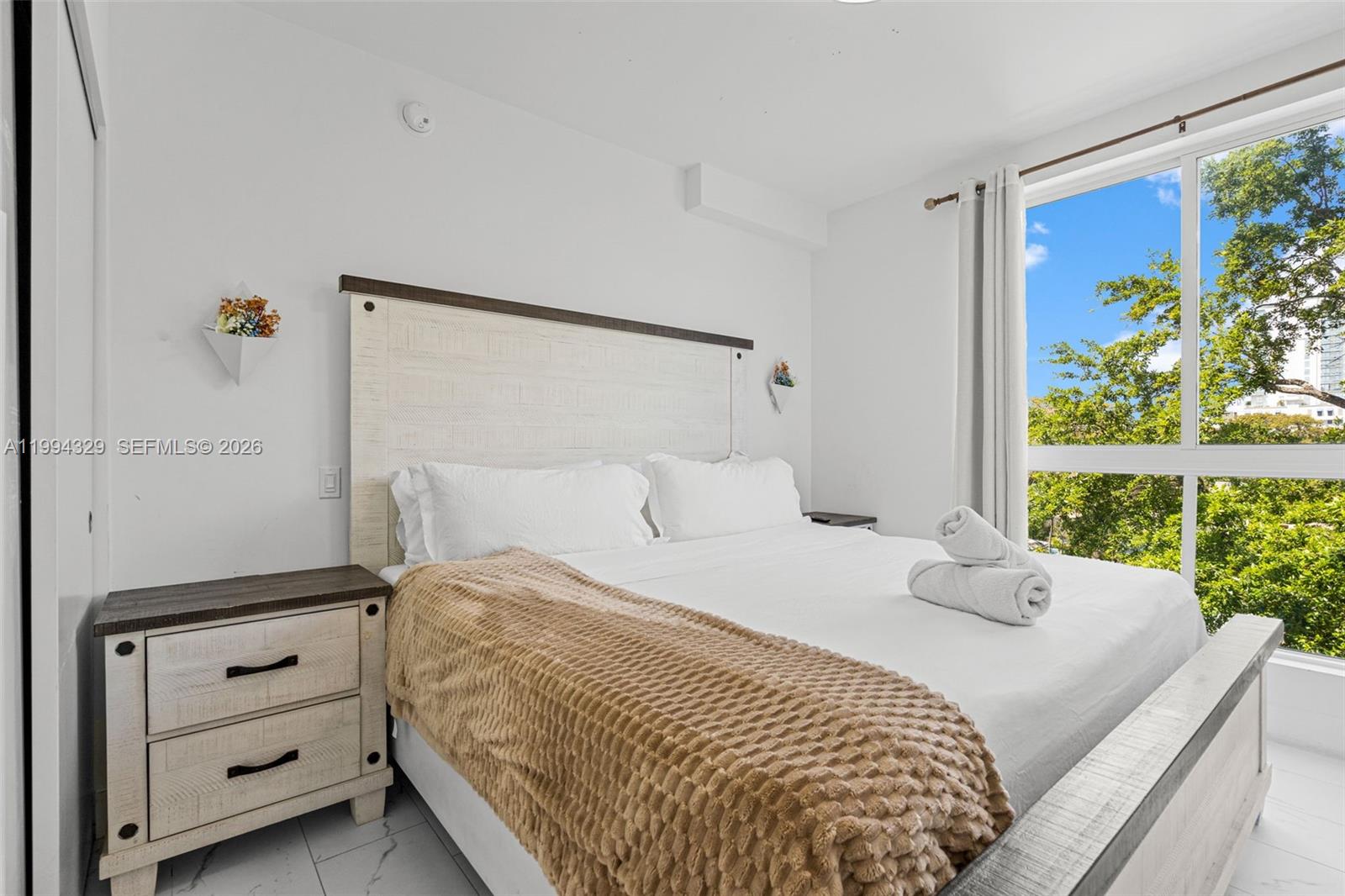 Hollywood 1-21 B - Residential