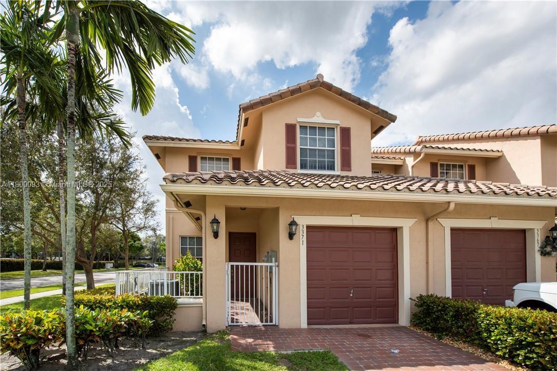 3371 Lakeside Dr 27, Davie, Broward County, Florida - 3 Bedrooms  
3 Bathrooms - 
