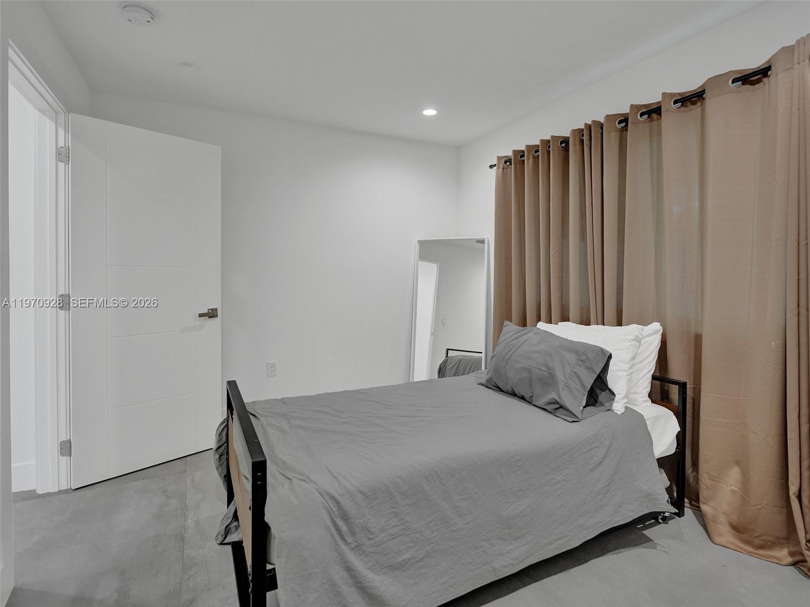 LAUDERDALE - Residential