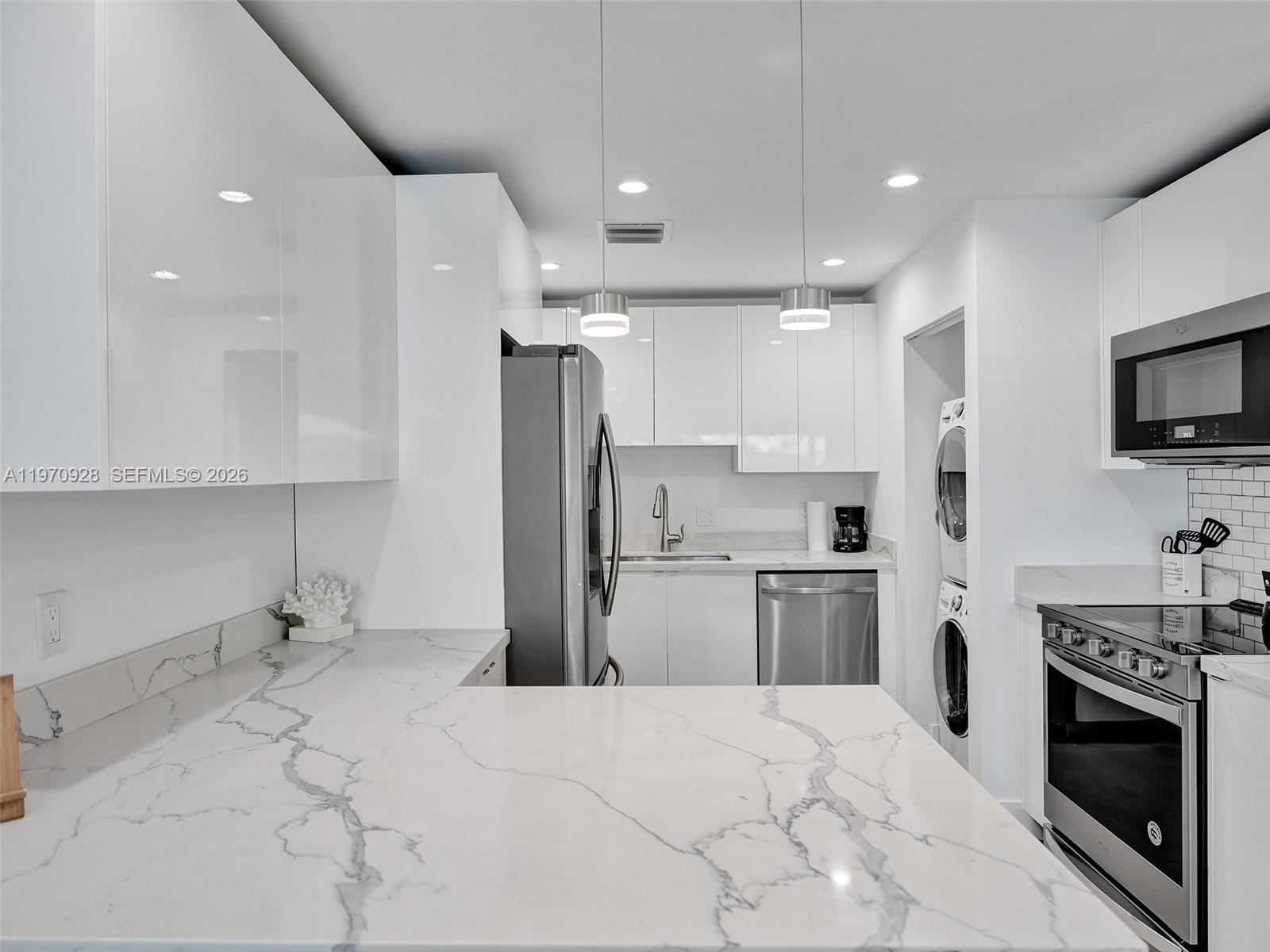 LAUDERDALE - Residential