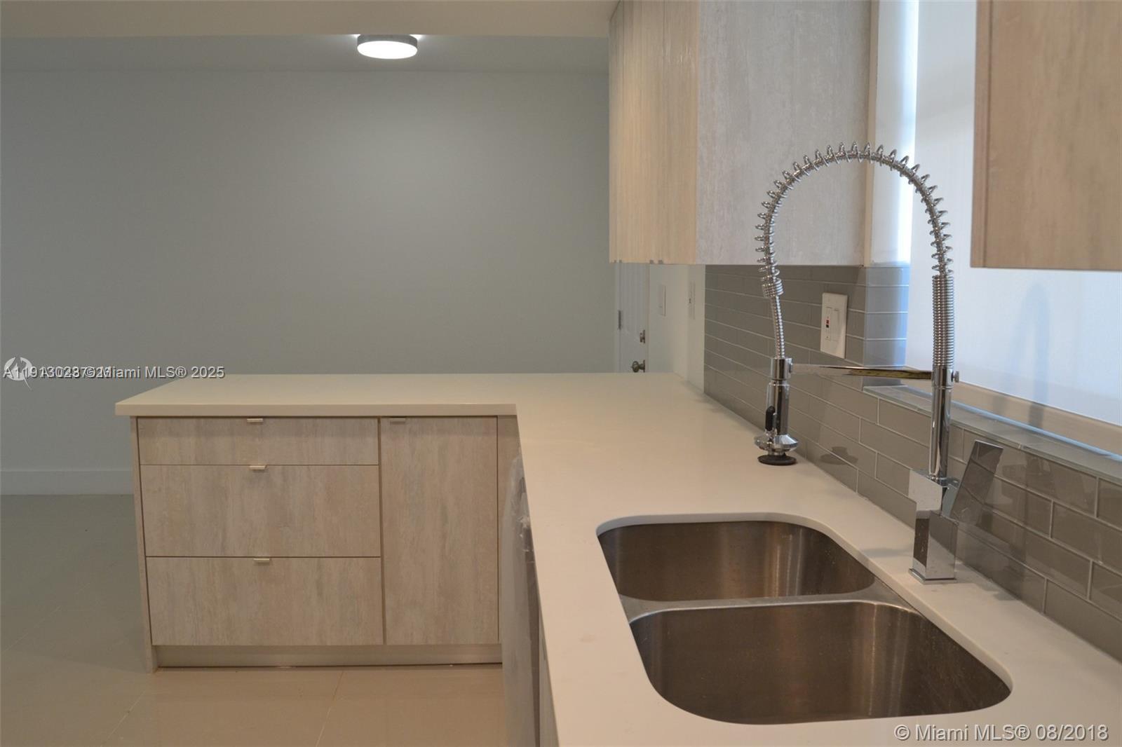 THE BEACH CLUB FONTAINEBL - Residential