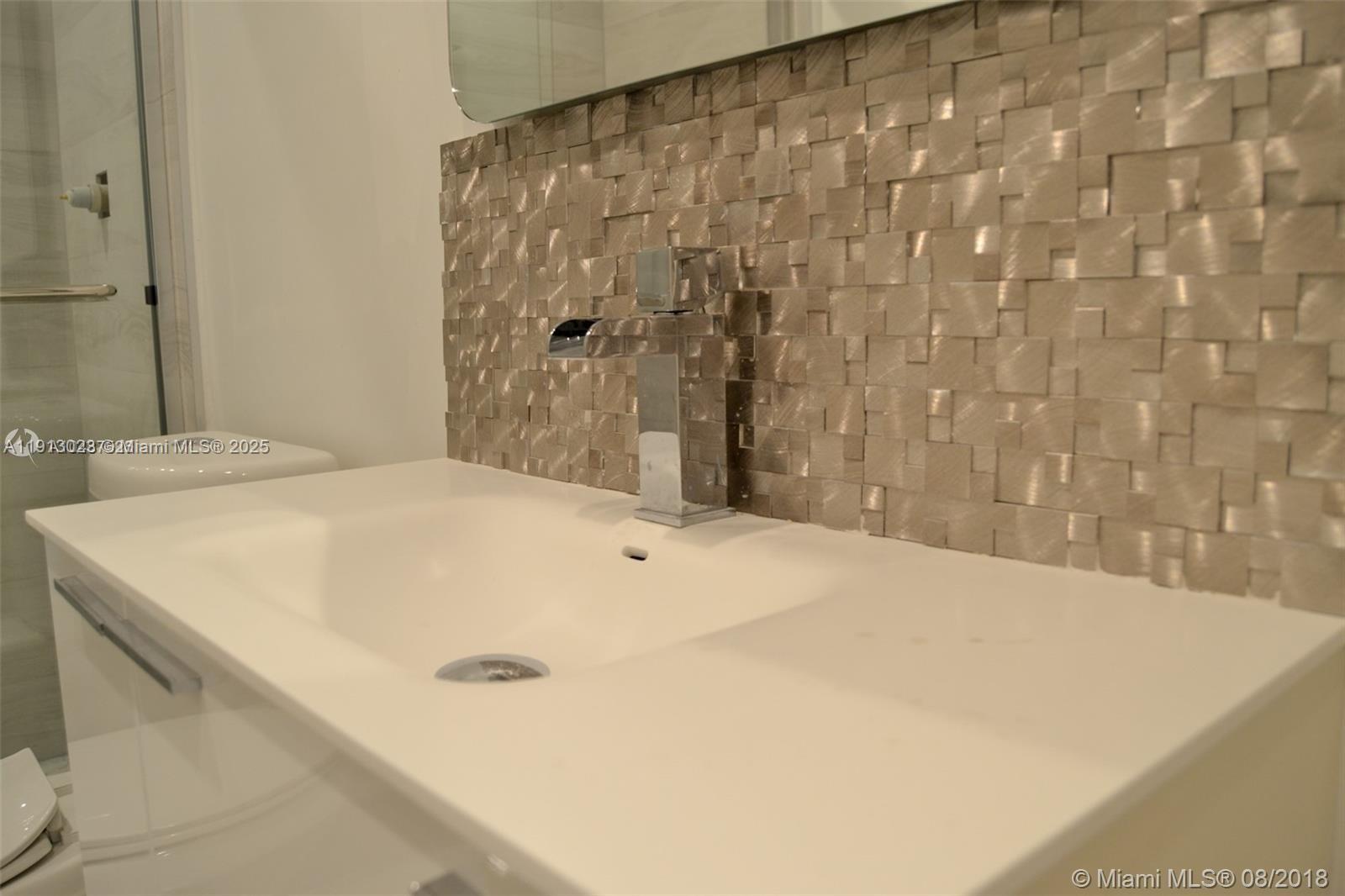 THE BEACH CLUB FONTAINEBL - Residential