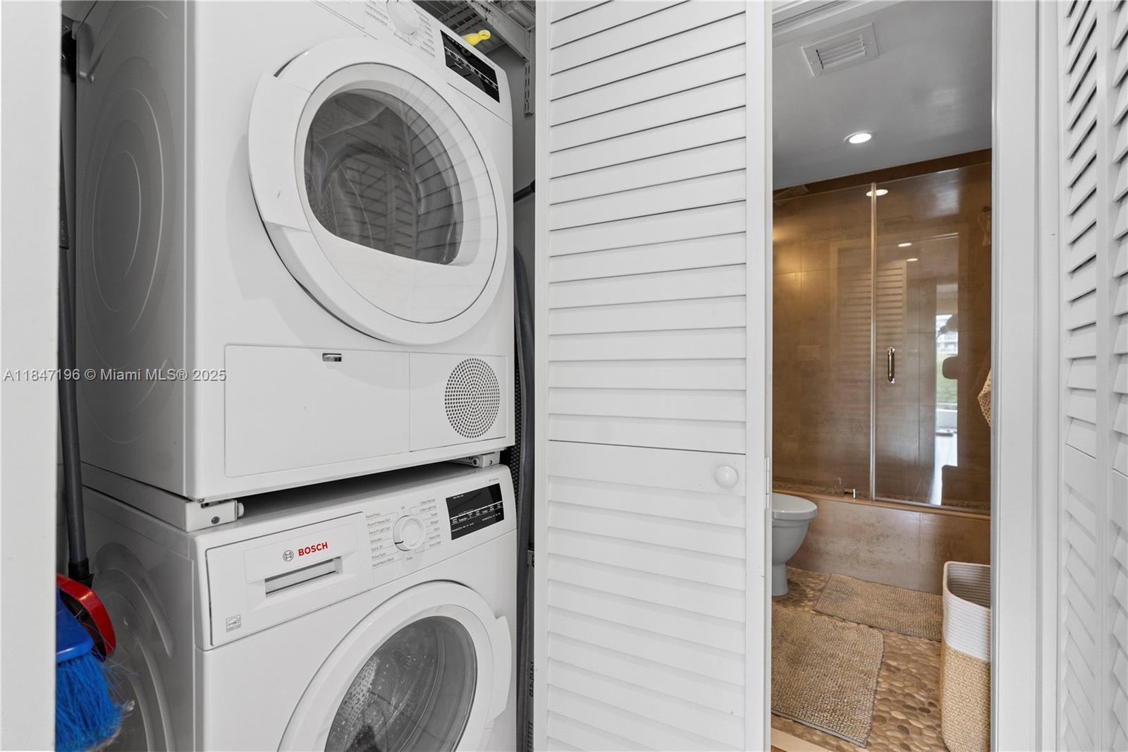 BRICKELL HARBOUR CONDO - Residential
