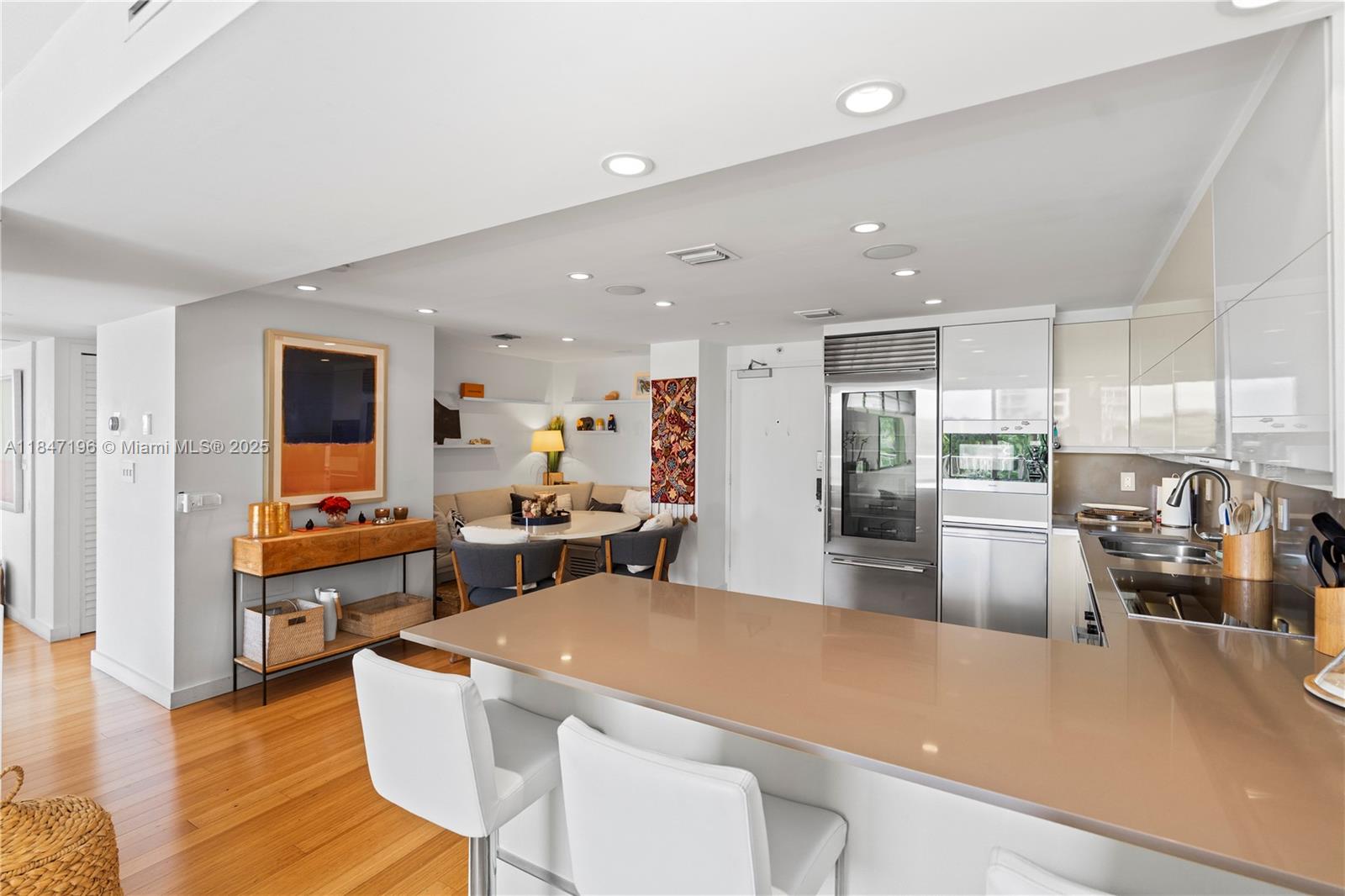 BRICKELL HARBOUR CONDO - Residential
