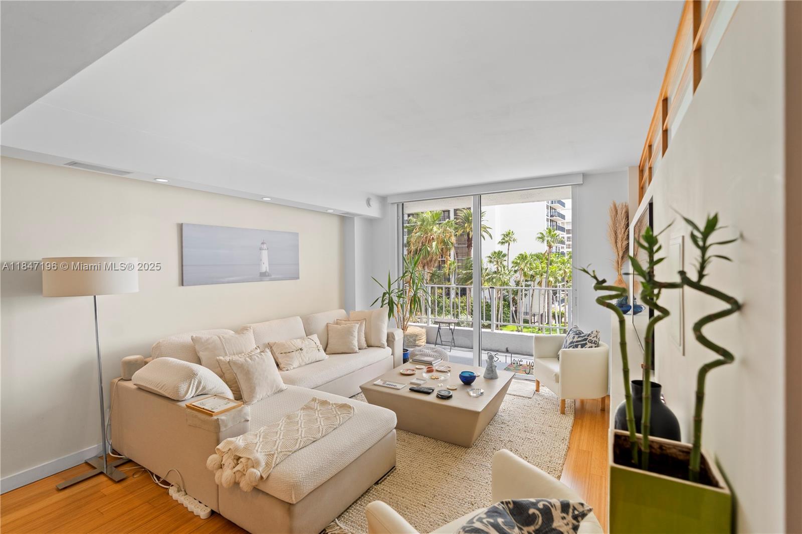 BRICKELL HARBOUR CONDO - Residential