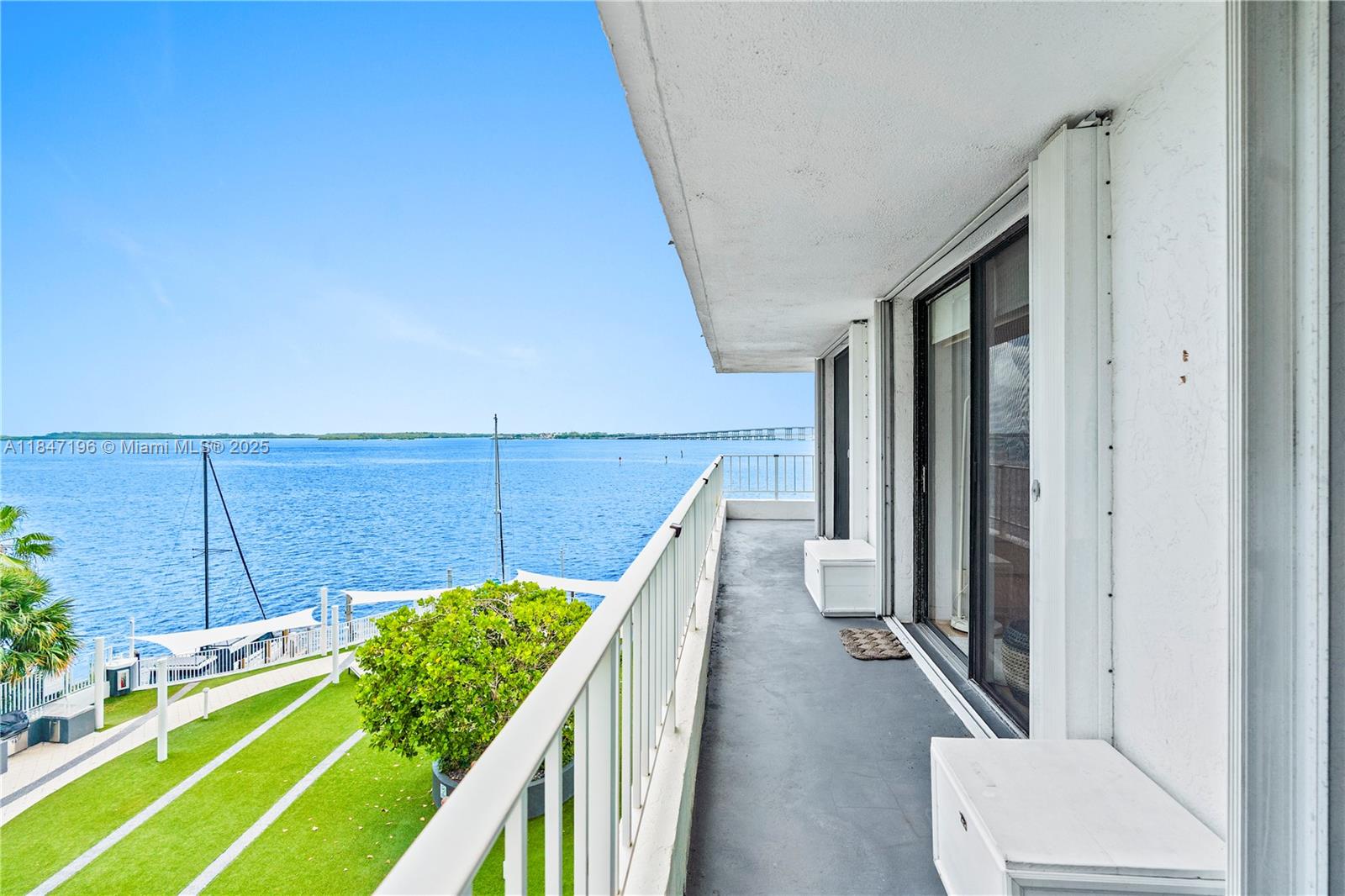BRICKELL HARBOUR CONDO - Residential