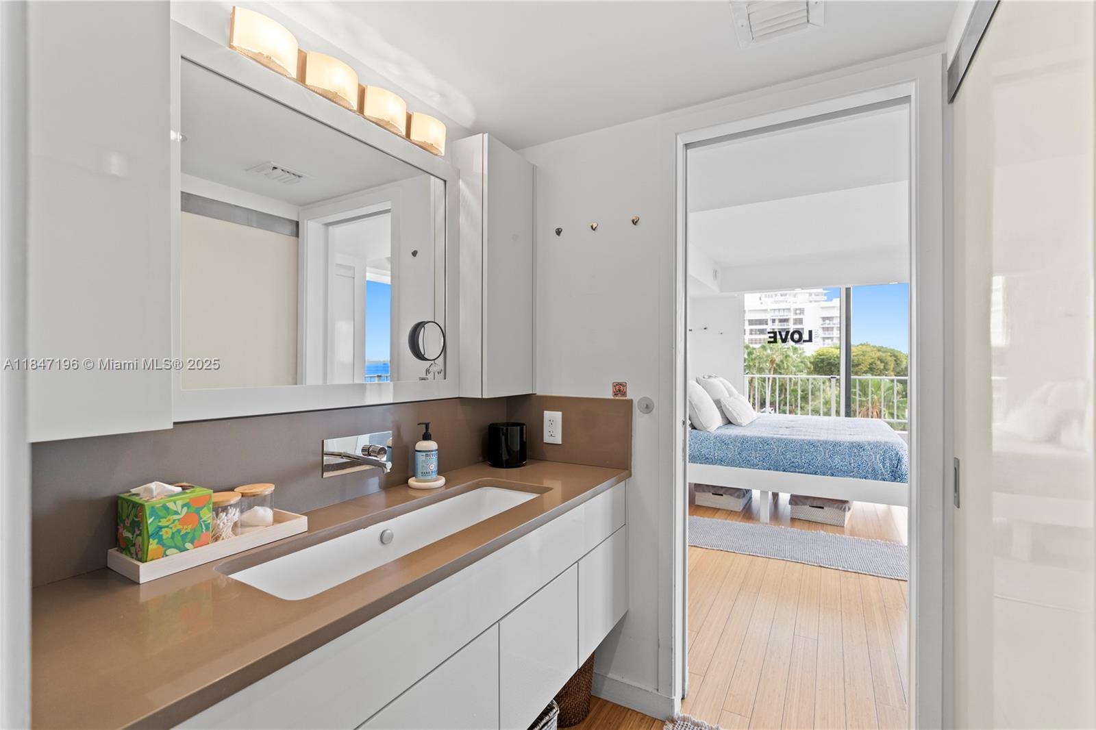 BRICKELL HARBOUR CONDO - Residential