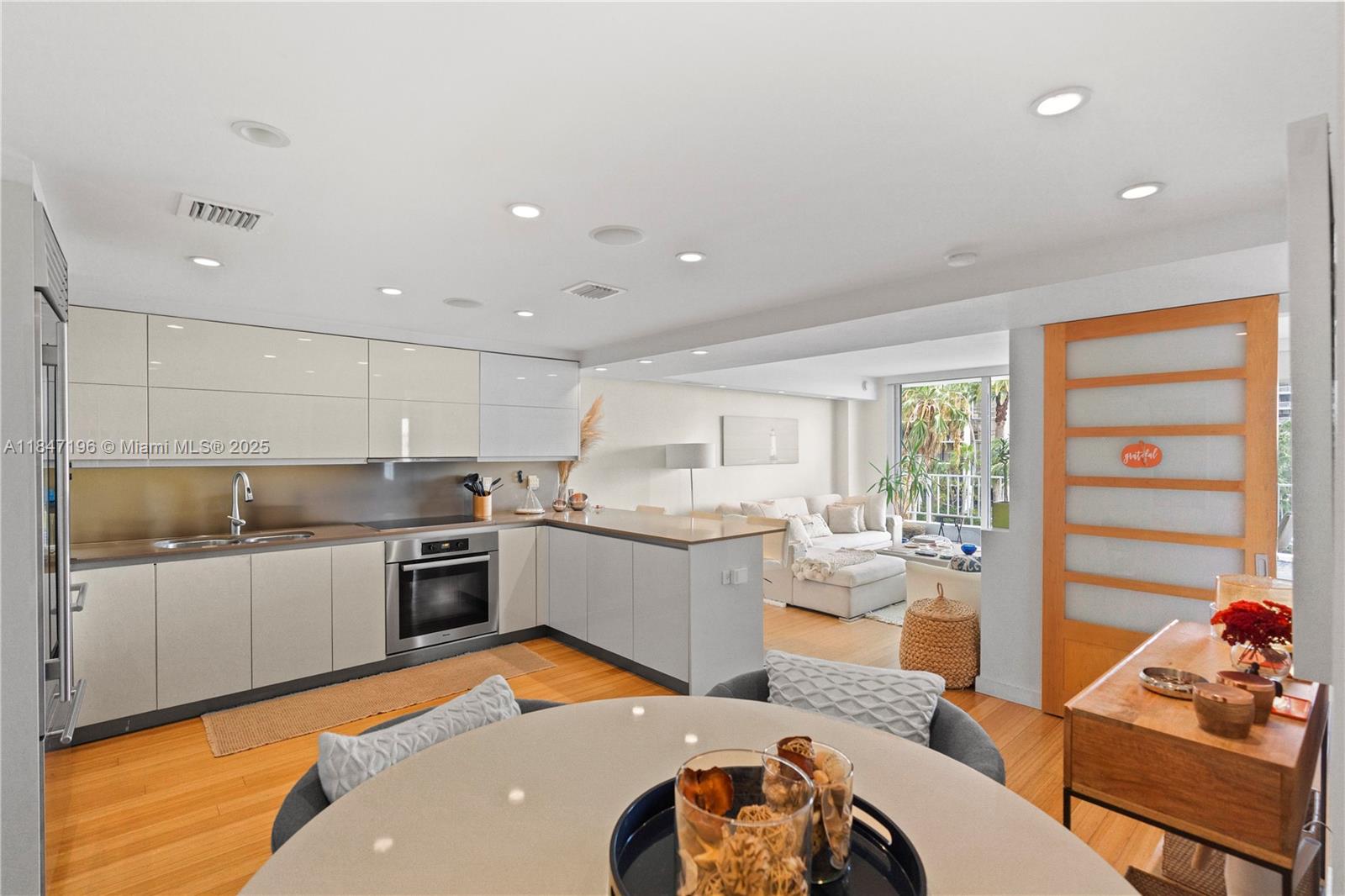 BRICKELL HARBOUR CONDO - Residential