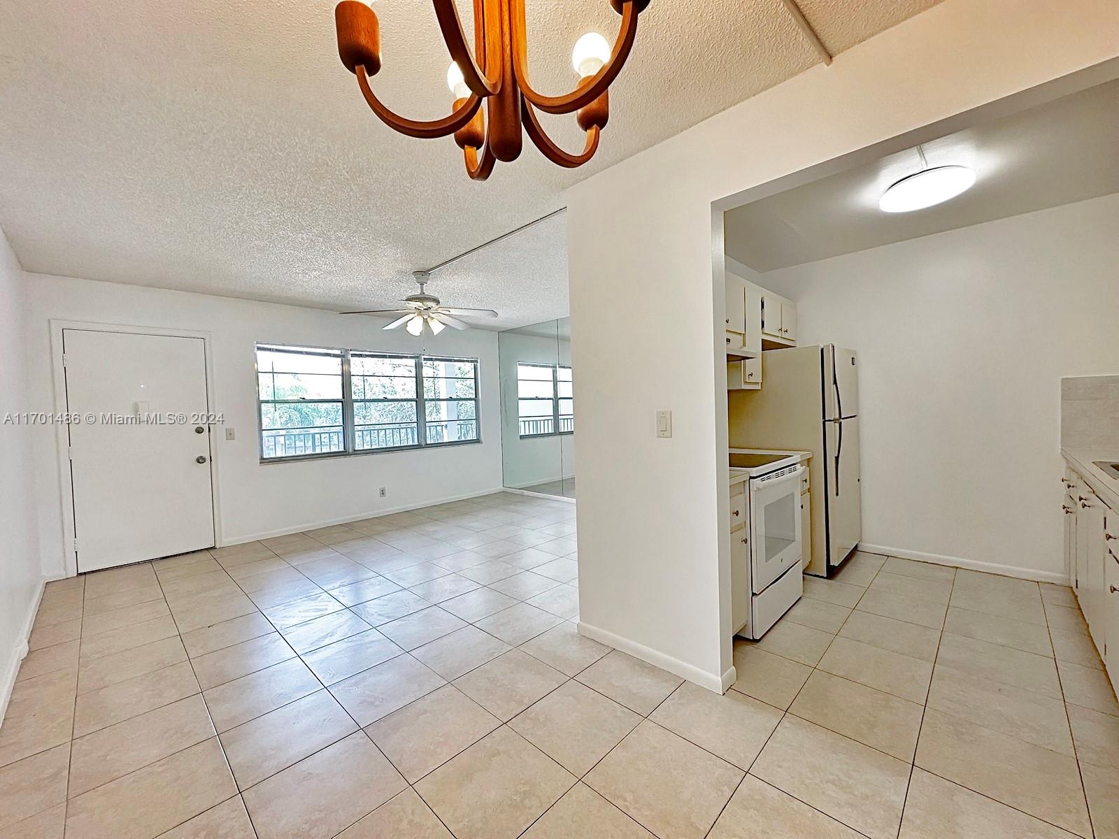 101 Sw 132nd Way 309-J, Pembroke Pines, Miami-Dade County, Florida - 1 Bedrooms  
1 Bathrooms - 