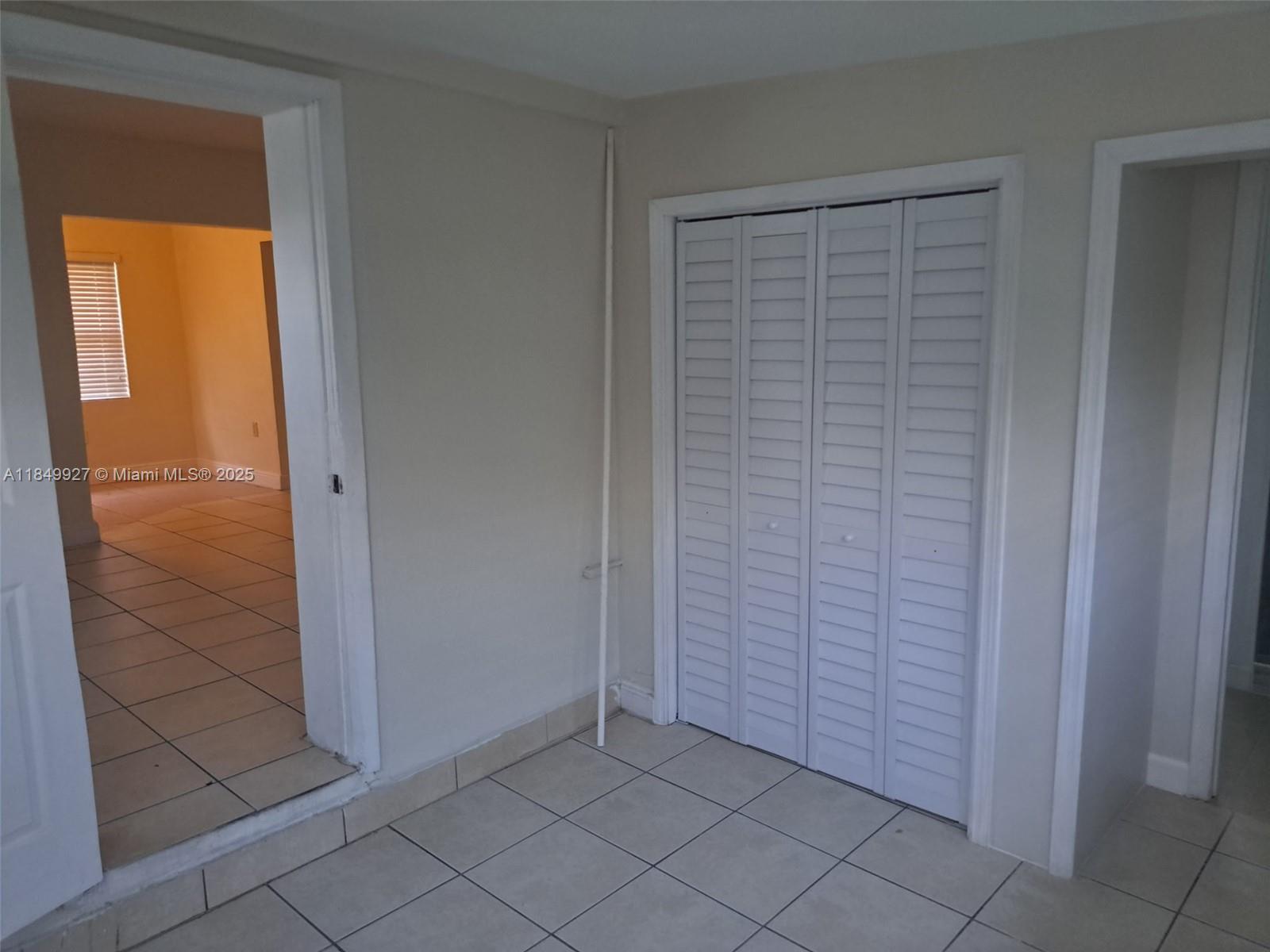 Cozy 3 Bedrooms and 2 Baths. Front unit. Quiet area.