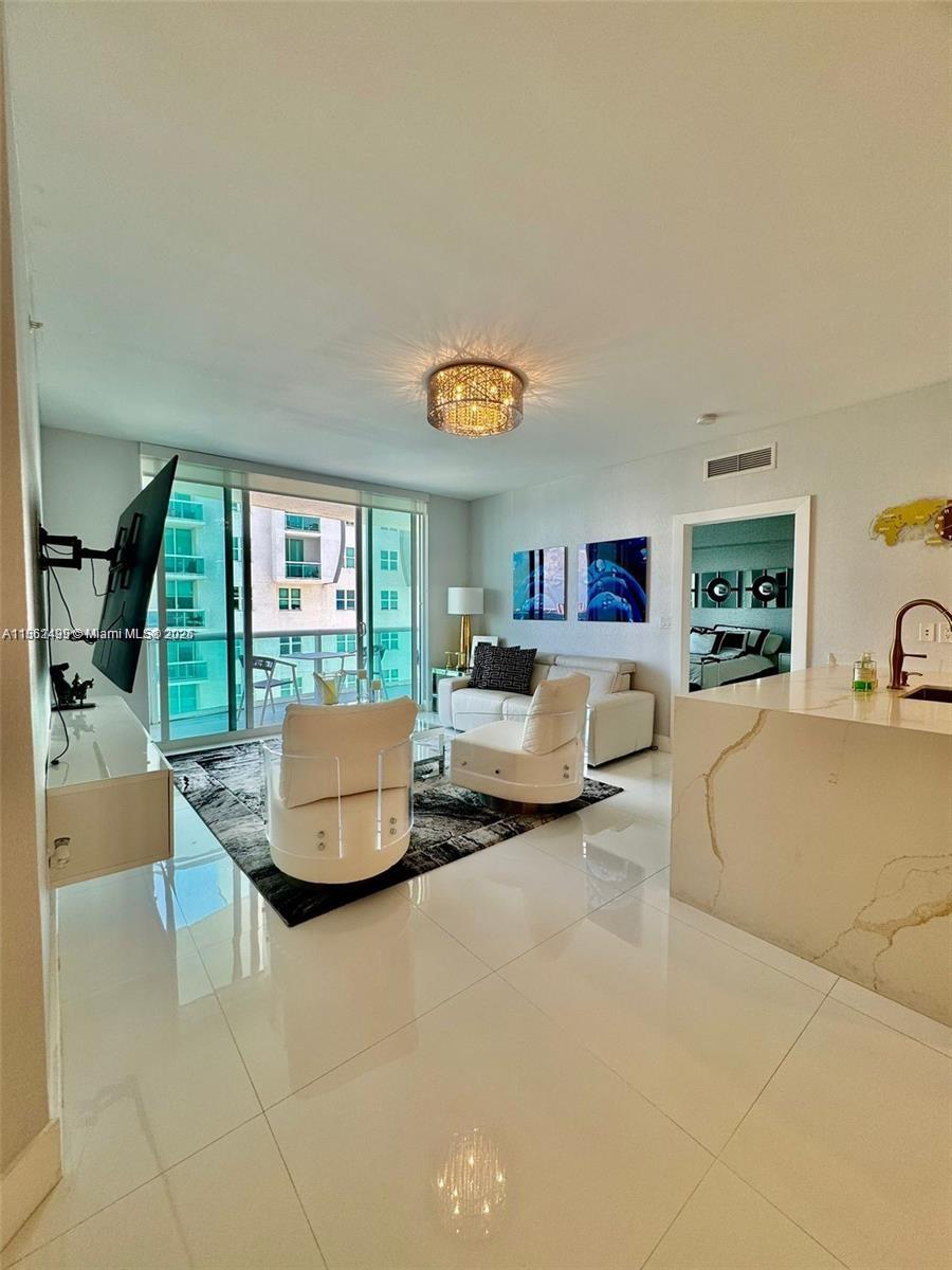 7900 Harbor Island Dr 1008