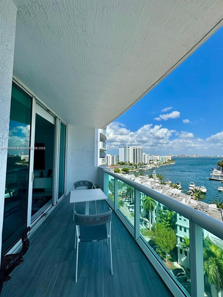 7900 Harbor Island Dr 1008