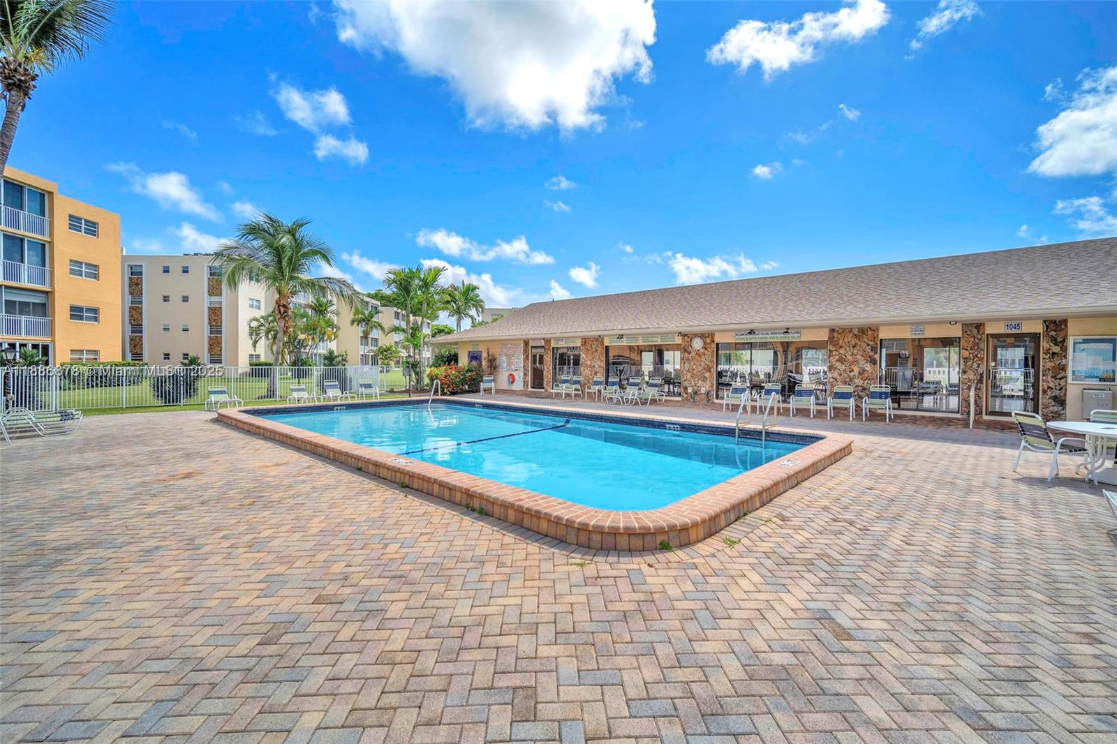 MEADOWBROOK LAKES CONDO - Residential