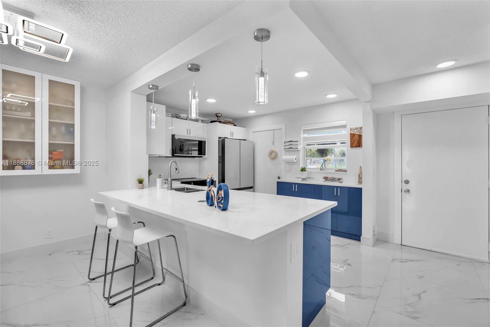 MEADOWBROOK LAKES CONDO - Residential