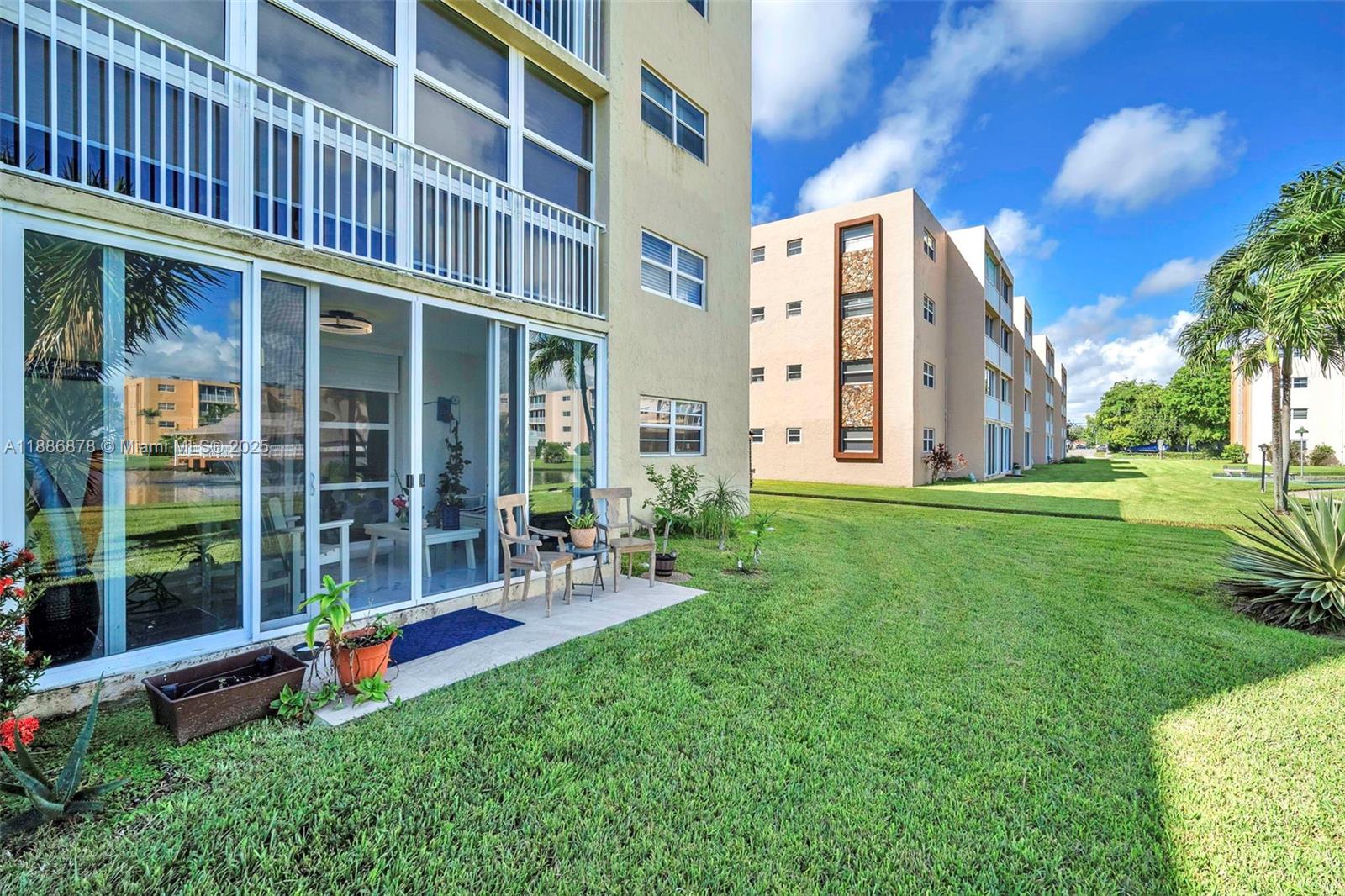 MEADOWBROOK LAKES CONDO - Residential