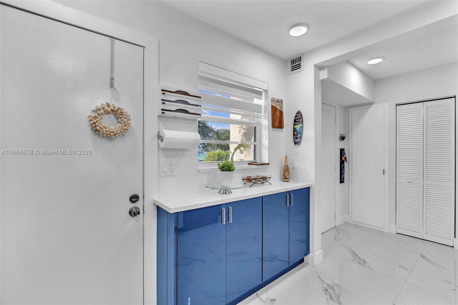MEADOWBROOK LAKES CONDO - Residential