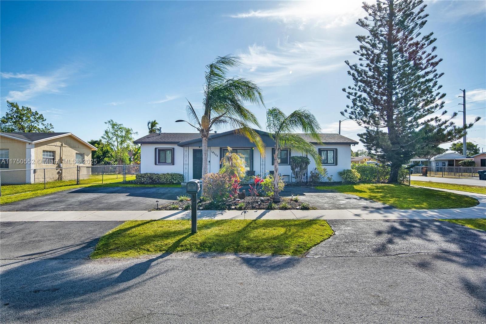 14555 Sw 105th Ct, Miami, Broward County, Florida - 4 Bedrooms  
2 Bathrooms - 